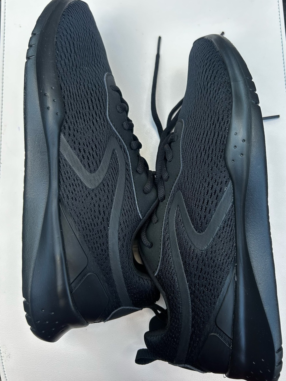bcg Women’s All-Black Mesh Running Shoes